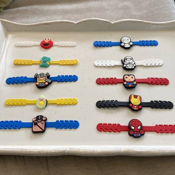 10 Superhero Character Child Rubber Face Mask Clip Fasteners - Picture 4 of 4